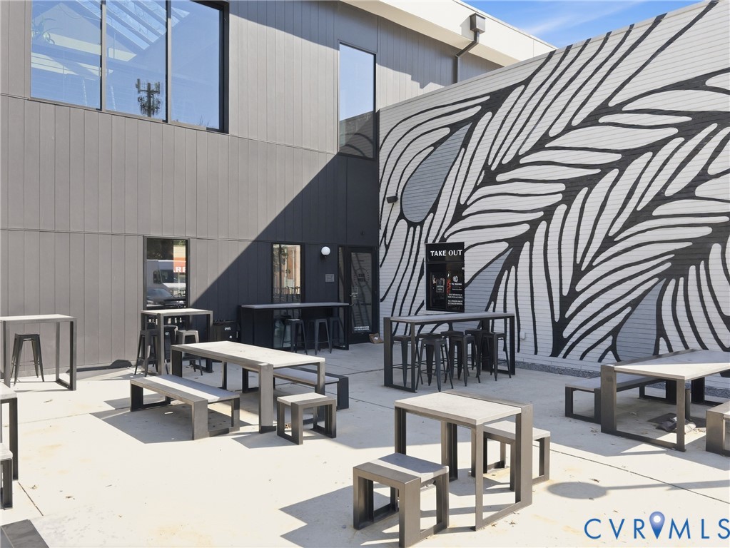 Located on Forest Hill Avenue, The Veil Brewing Co. and Y Tu Mama offer a convenient neighborhood destination for casual meals, drinks, and time with friends.