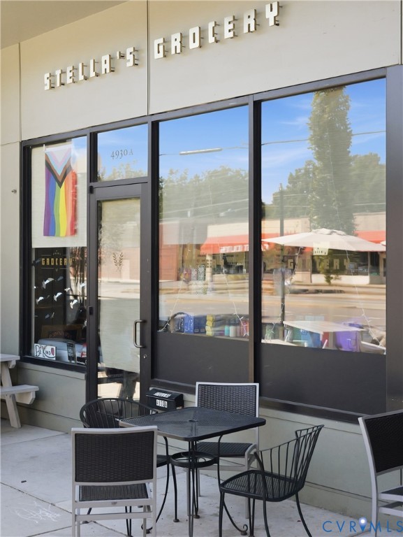 From everyday essentials to specialty grocery finds, Stellas Grocery Market is one of several neighborhood conveniences close to home.