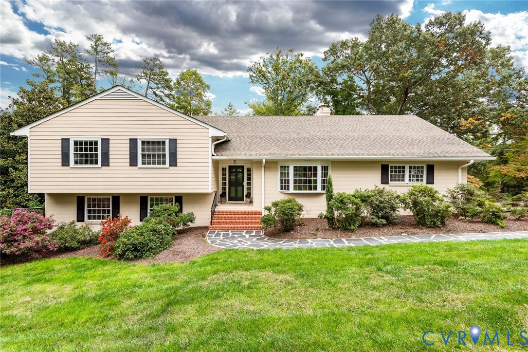 Custom brick quad-level in the charming Sleepy Hollow neighborhood. Custom brick quad-level in the charming Sleepy Hollow neighborhood.