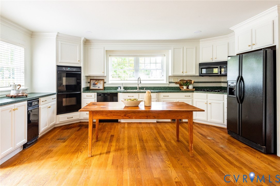 Spacious kitchen with gas cooking, wall ovens, side entry, pantry closet, open to the family room and nearby powder room. Spacious kitchen with gas cooking, wall ovens, side entry, pantry closet, open to the family room and nearby powder room.