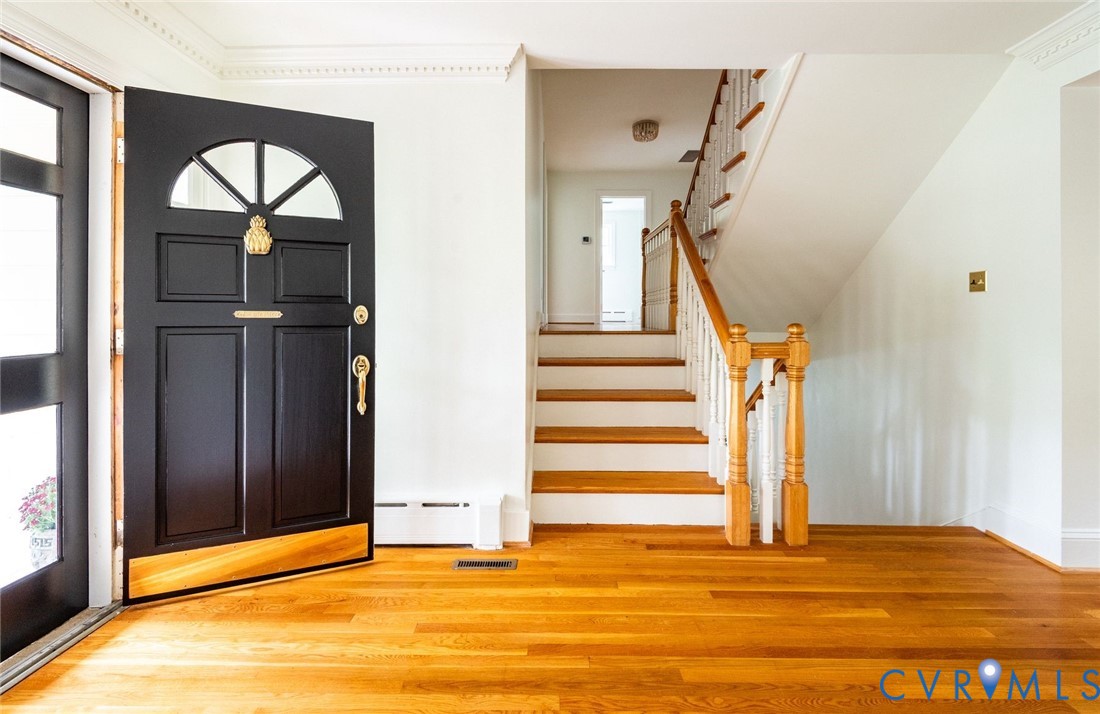 Hardwood floors throughout, nearby coat closet. Hardwood floors throughout, nearby coat closet.