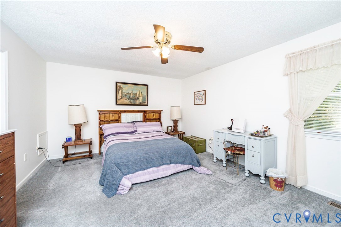This room will accommodate any size bed.