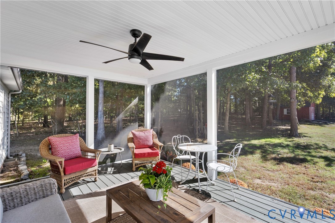 Coffee in the morning or Wine in the evening on Screened-in porch? Pure heaven!