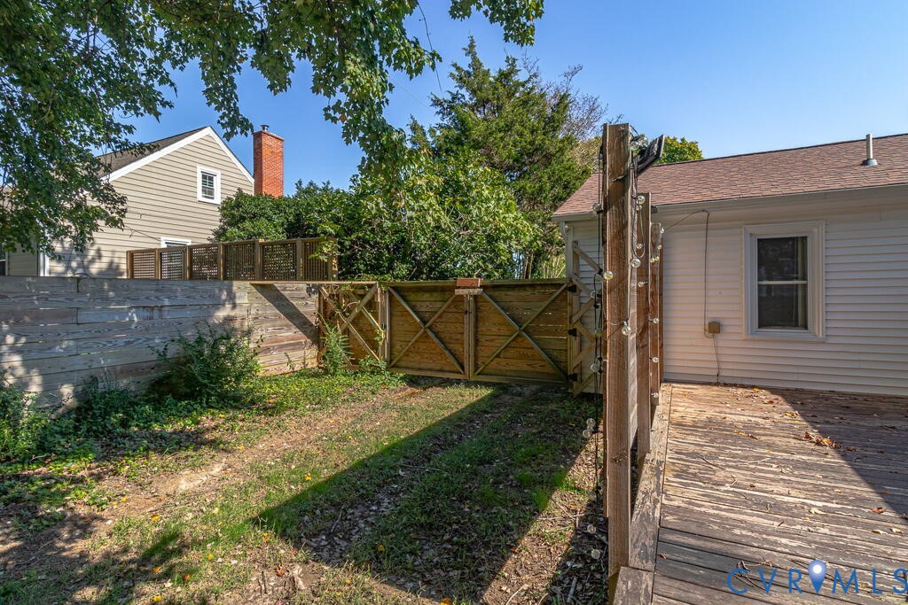 32 2nd Avenue, Kilmarnock, VA 22482