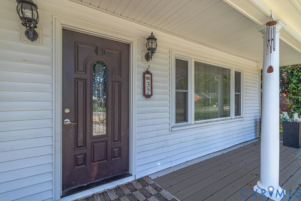 32 2nd Avenue, Kilmarnock, VA 22482