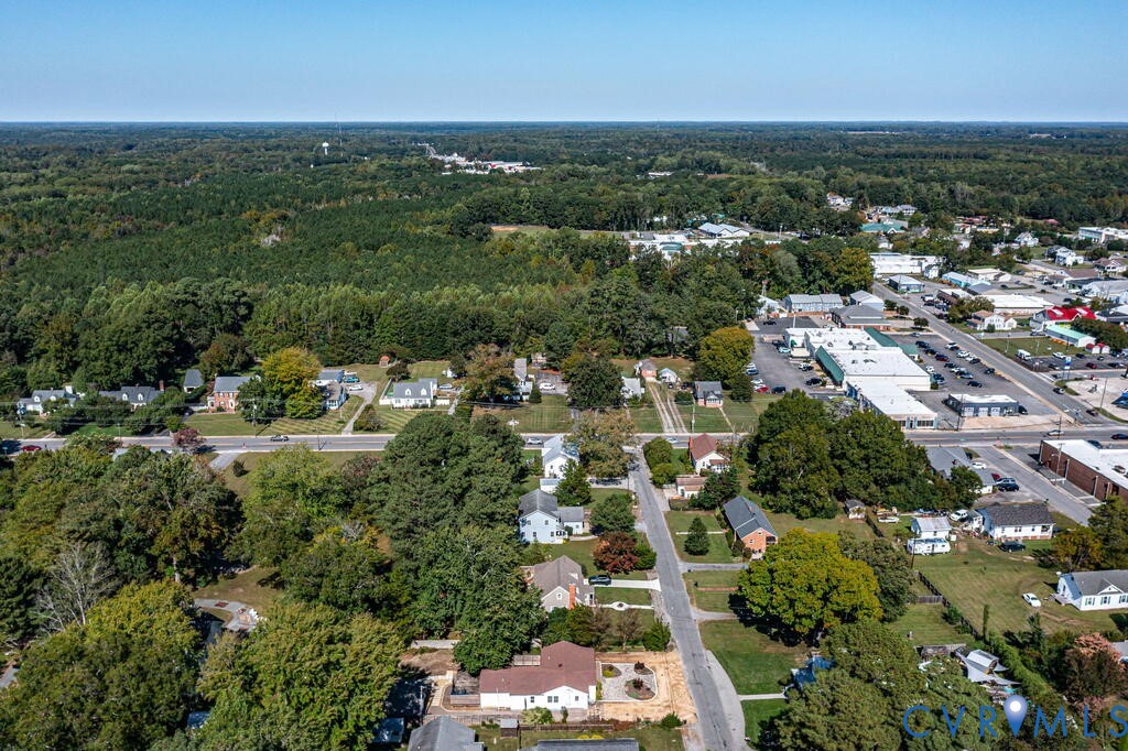 32 2nd Avenue, Kilmarnock, VA 22482