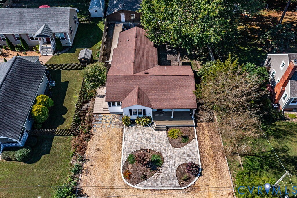 32 2nd Avenue, Kilmarnock, VA 22482