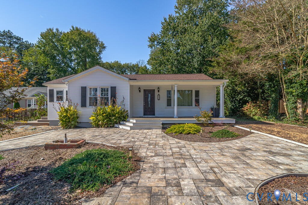 32 2nd Avenue, Kilmarnock, VA 22482