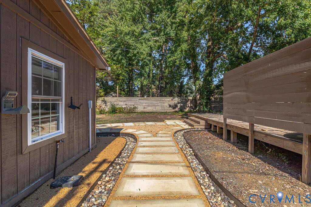 32 2nd Avenue, Kilmarnock, VA 22482