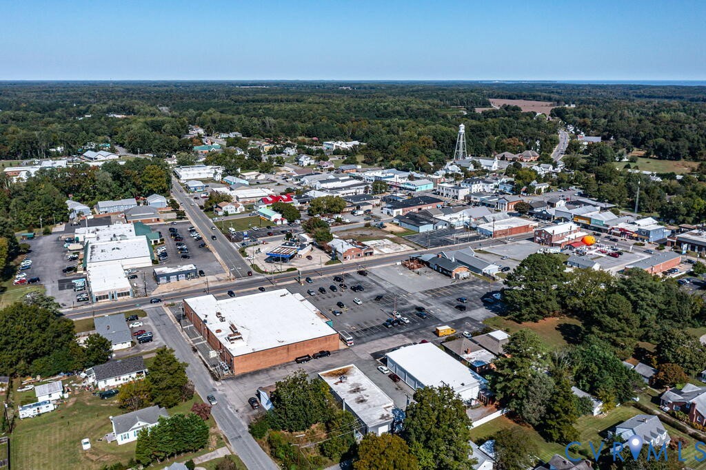 32 2nd Avenue, Kilmarnock, VA 22482