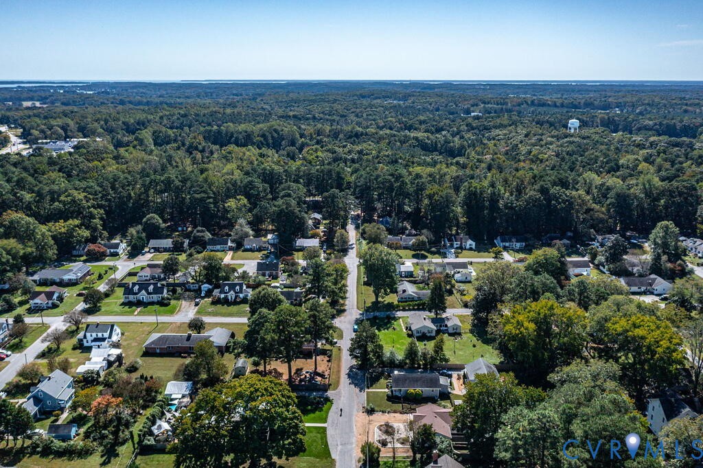32 2nd Avenue, Kilmarnock, VA 22482