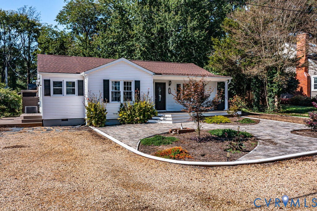 32 2nd Avenue, Kilmarnock, VA 22482