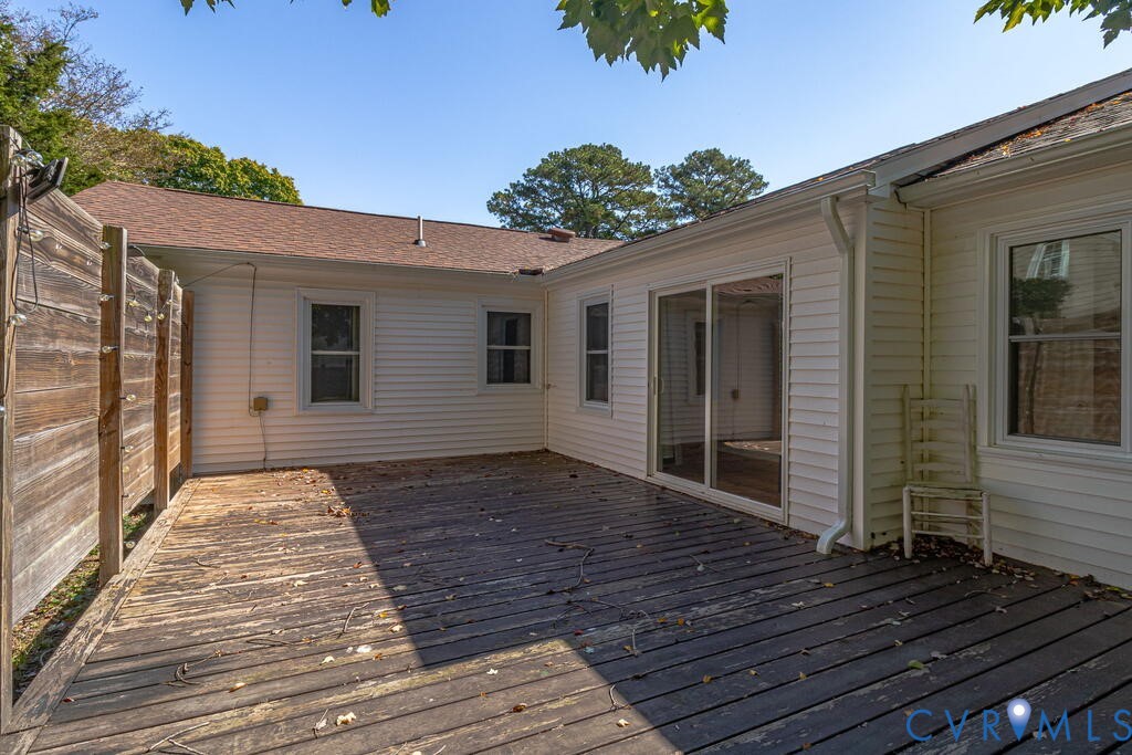 32 2nd Avenue, Kilmarnock, VA 22482