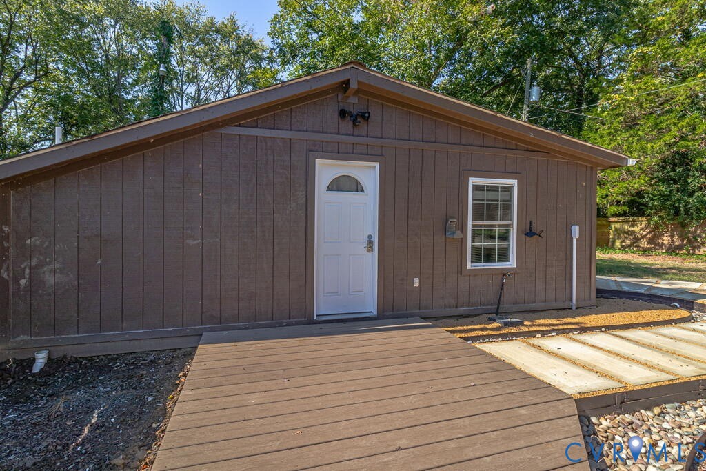 32 2nd Avenue, Kilmarnock, VA 22482