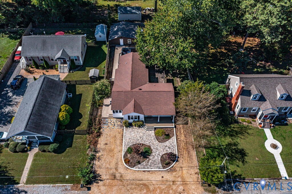 32 2nd Avenue, Kilmarnock, VA 22482