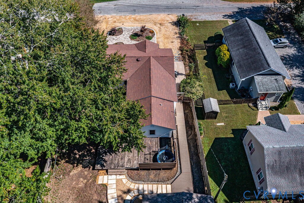 32 2nd Avenue, Kilmarnock, VA 22482