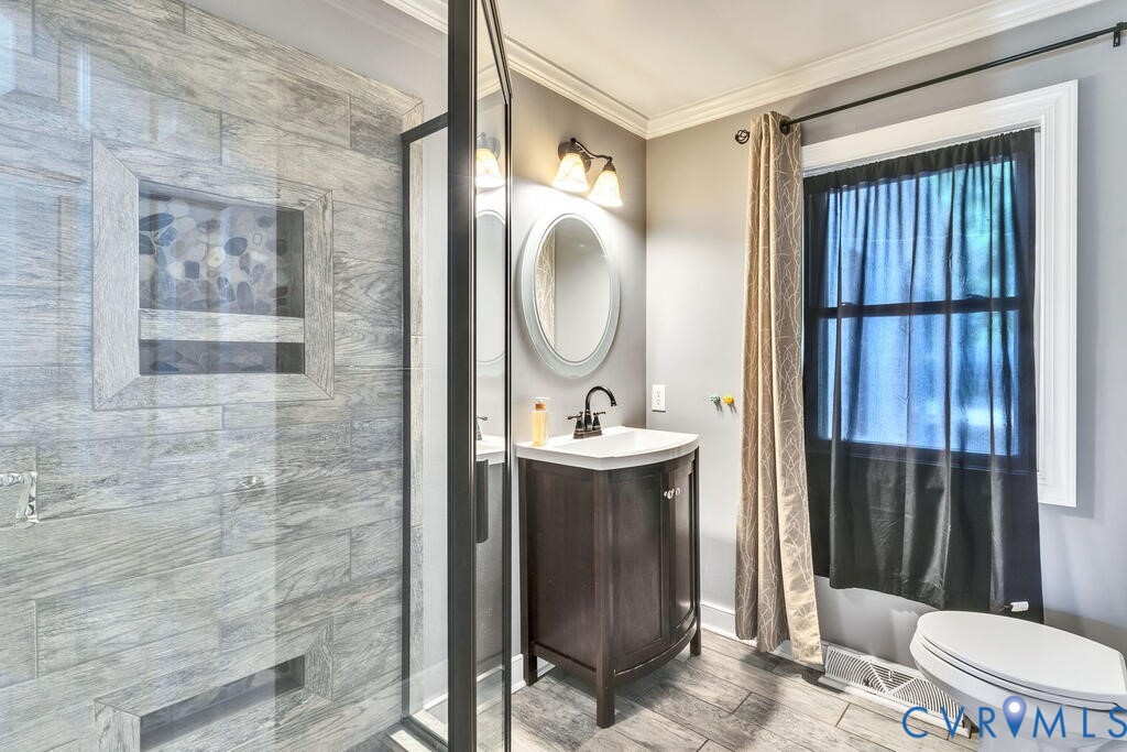 32 2nd Avenue, Kilmarnock, VA 22482