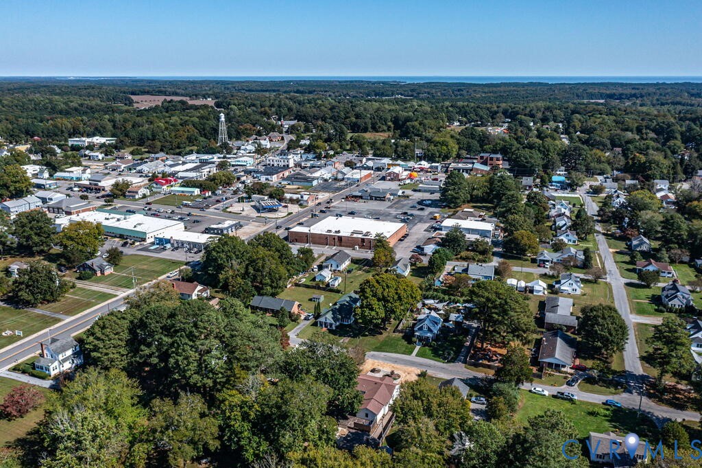 32 2nd Avenue, Kilmarnock, VA 22482