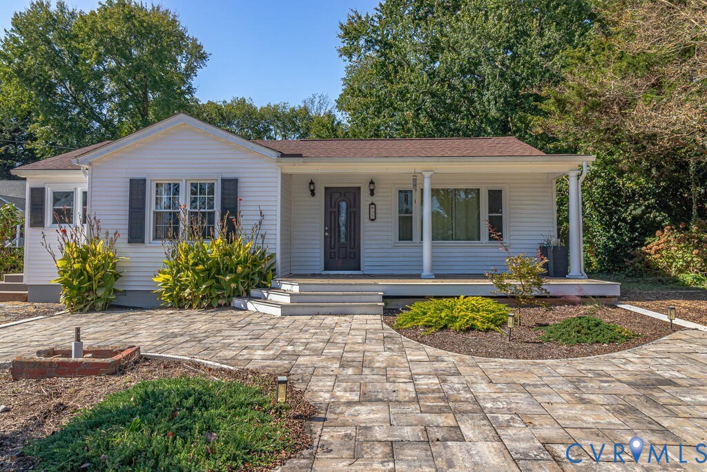 32 2nd Avenue, Kilmarnock, VA 22482