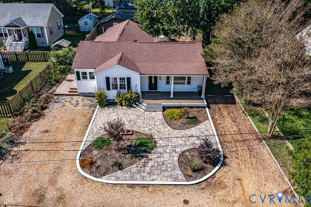 32 2nd Avenue, Kilmarnock, VA 22482