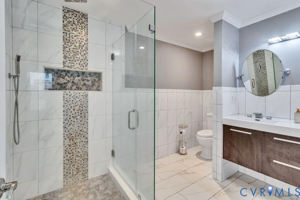 32 2nd Avenue, Kilmarnock, VA 22482