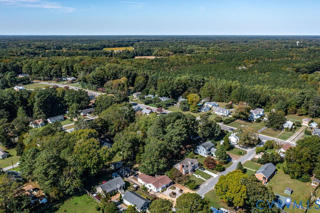 32 2nd Avenue, Kilmarnock, VA 22482