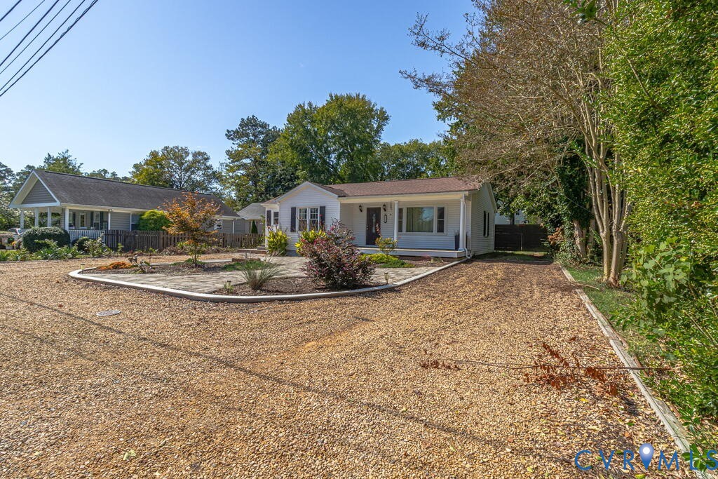 32 2nd Avenue, Kilmarnock, VA 22482