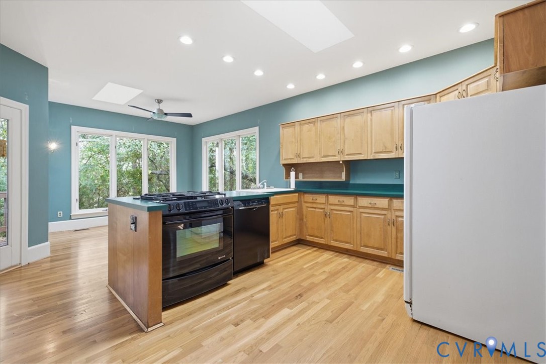Notice the second skylight and part of the doors to the Deck.