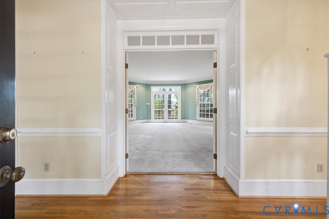 The wide Entry opens to the Octagonal Shaped Great Room.  The wide baseboards and beautiful woodwork greet you upon entry.