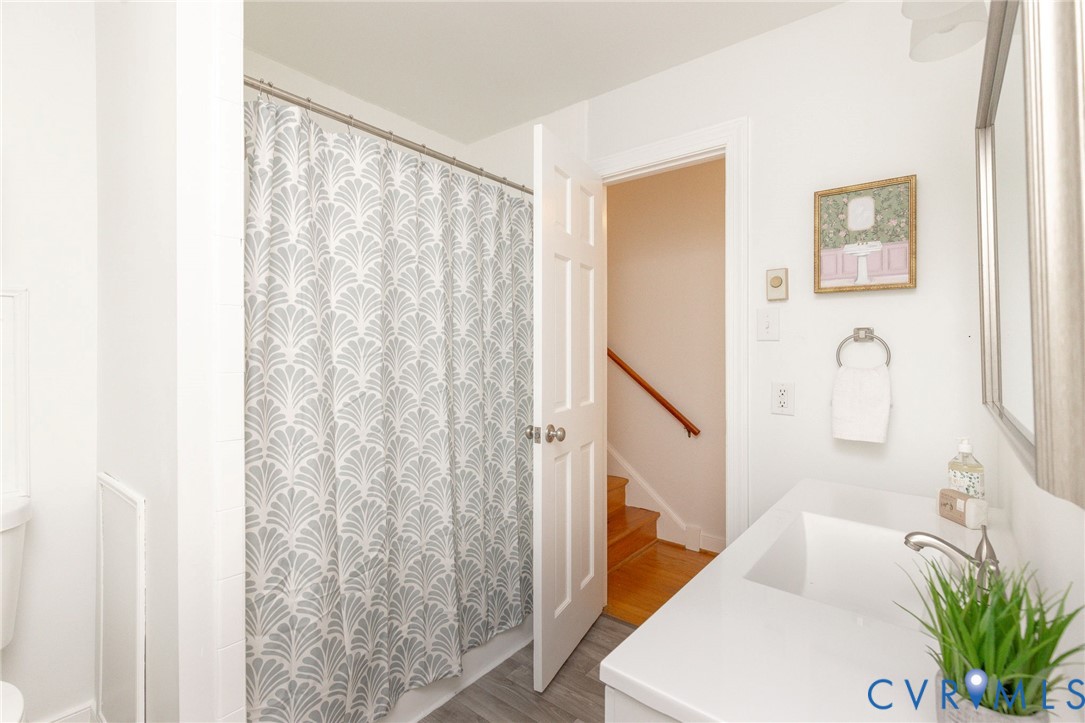 3rd floor- Hall Bath