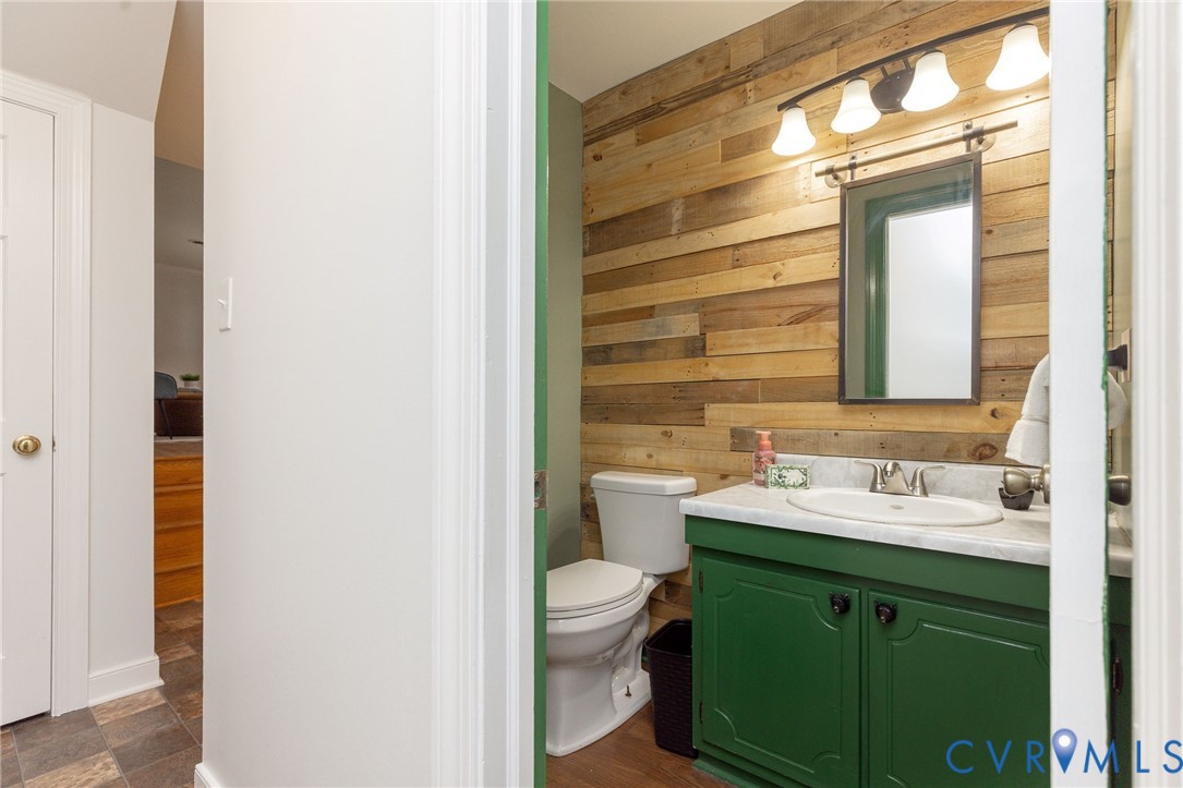 1st floor- 1/2 Bath