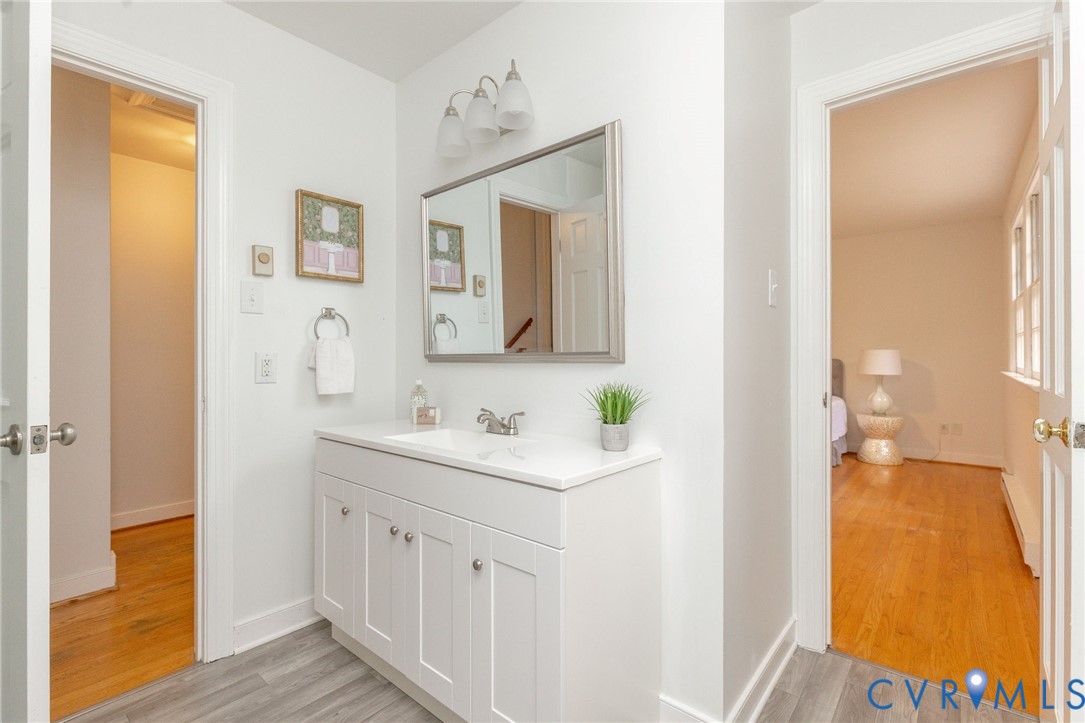 3rd floor- Hall Bath