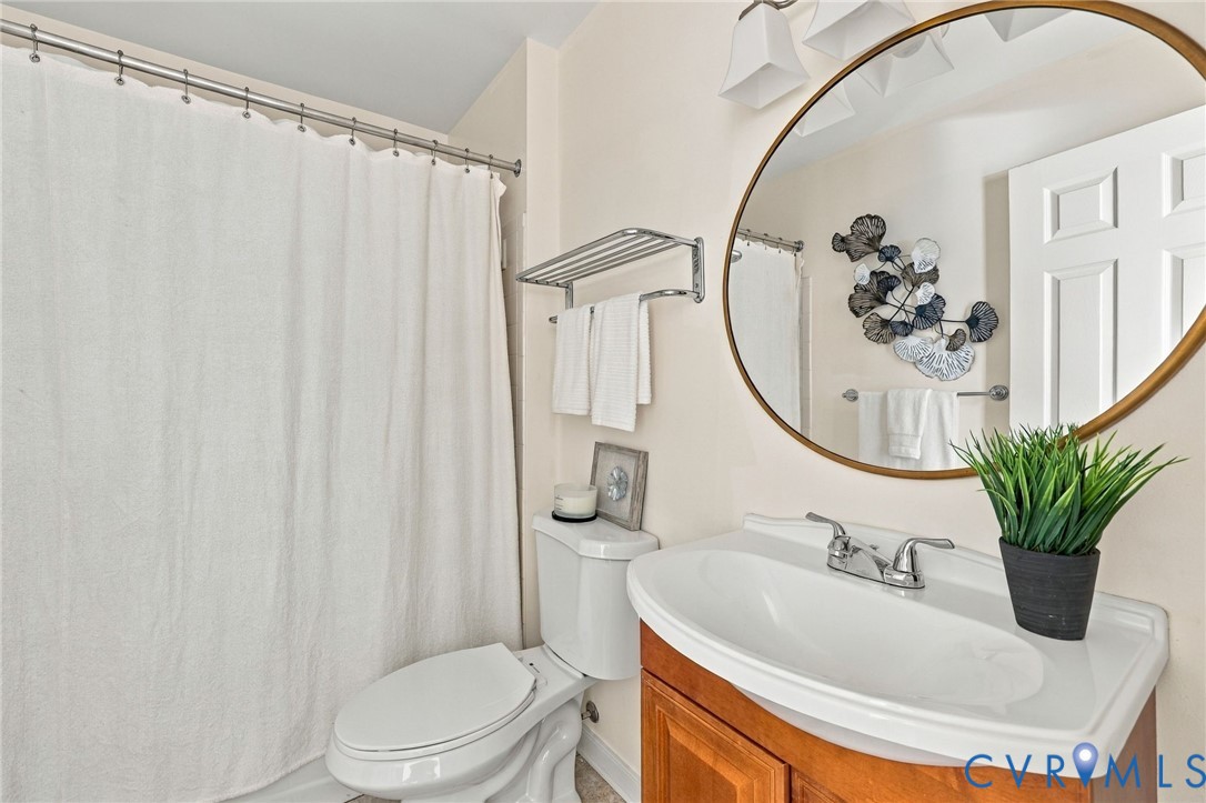 Full hall bath