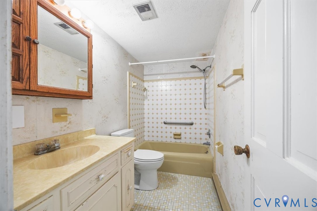 First floor full bath adjacent to Primary bedroom