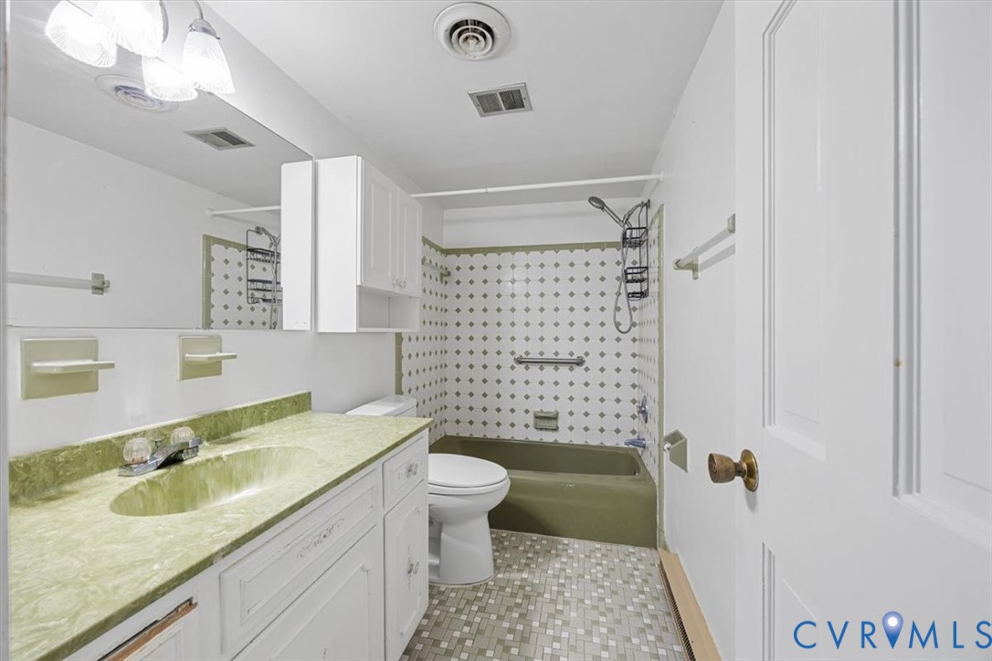 Second floor full bath