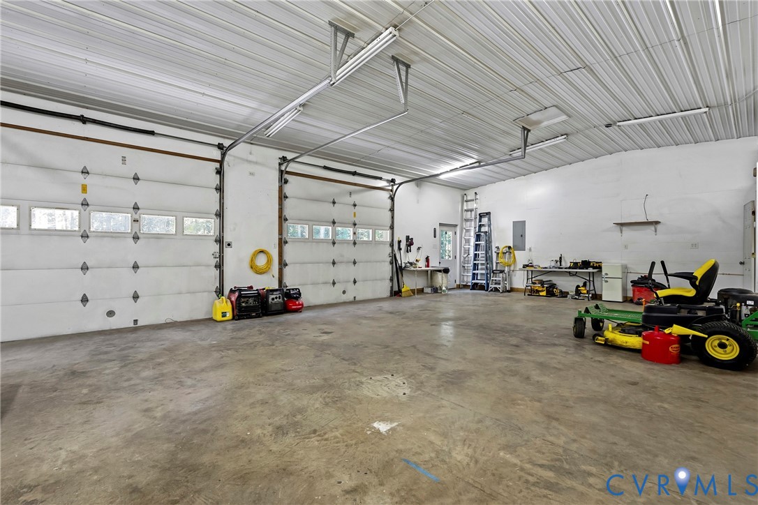 30'x40', 1,200 sqft detached workshop. lift-ready, AC, heated floors, bathroom