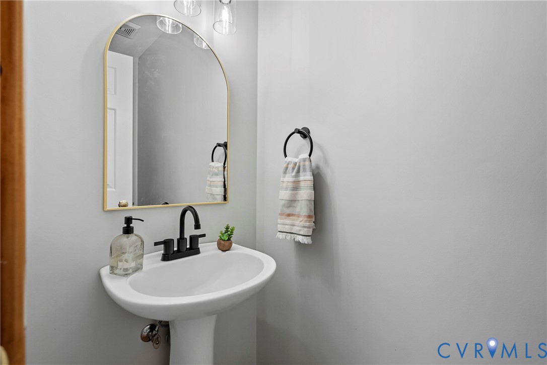 Entryway Powderoom