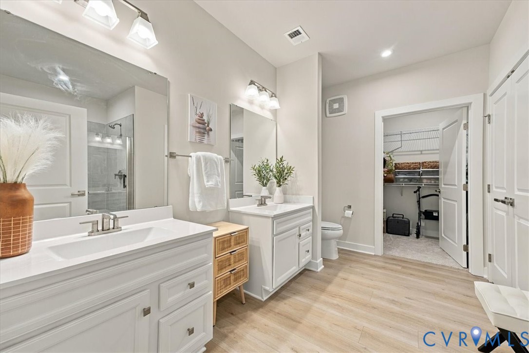 Walk In Closet & Lrg Linen Closet