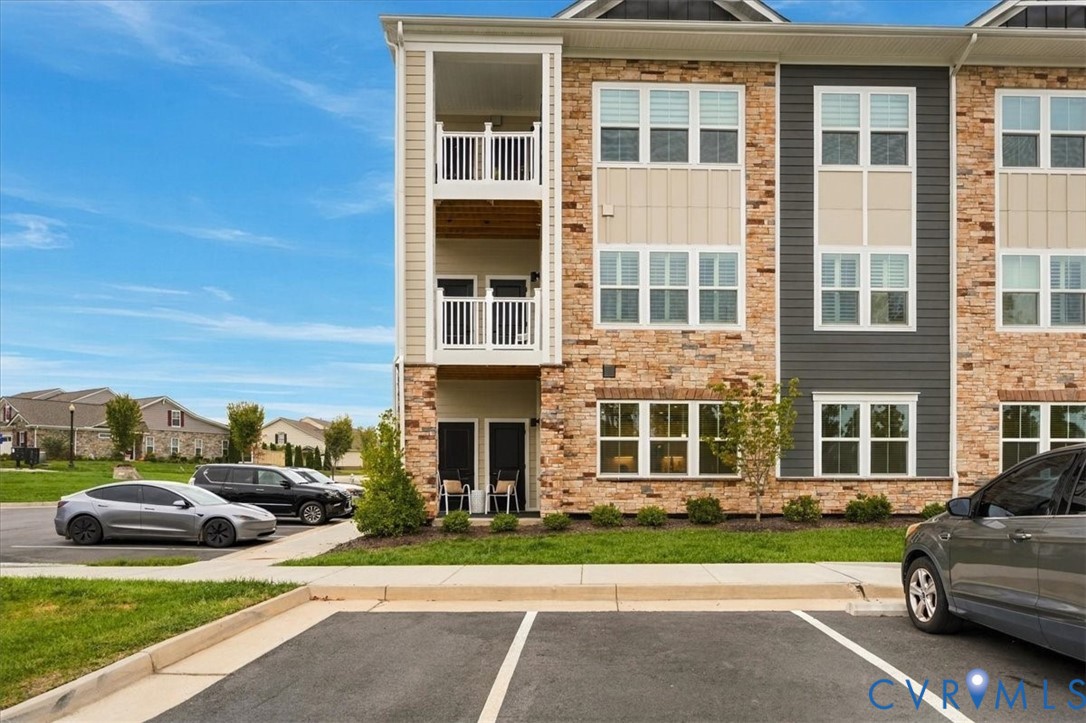 6725 Citory Way, #102, Moseley, VA 23120
