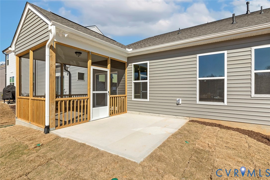 This home is TO BE BUILT. The photo represents the plan, not the actual home. Design selections may vary.