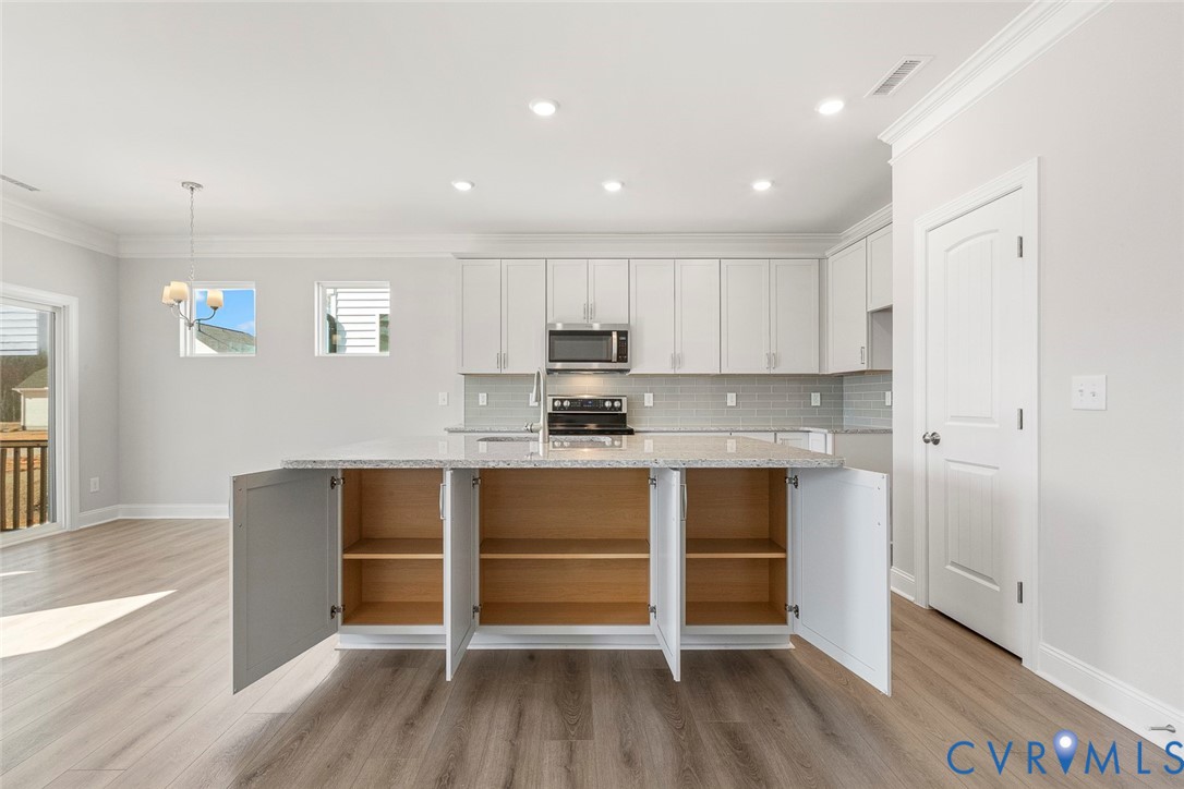 This home is TO BE BUILT. The photo represents the plan, not the actual home. Design selections may vary.
