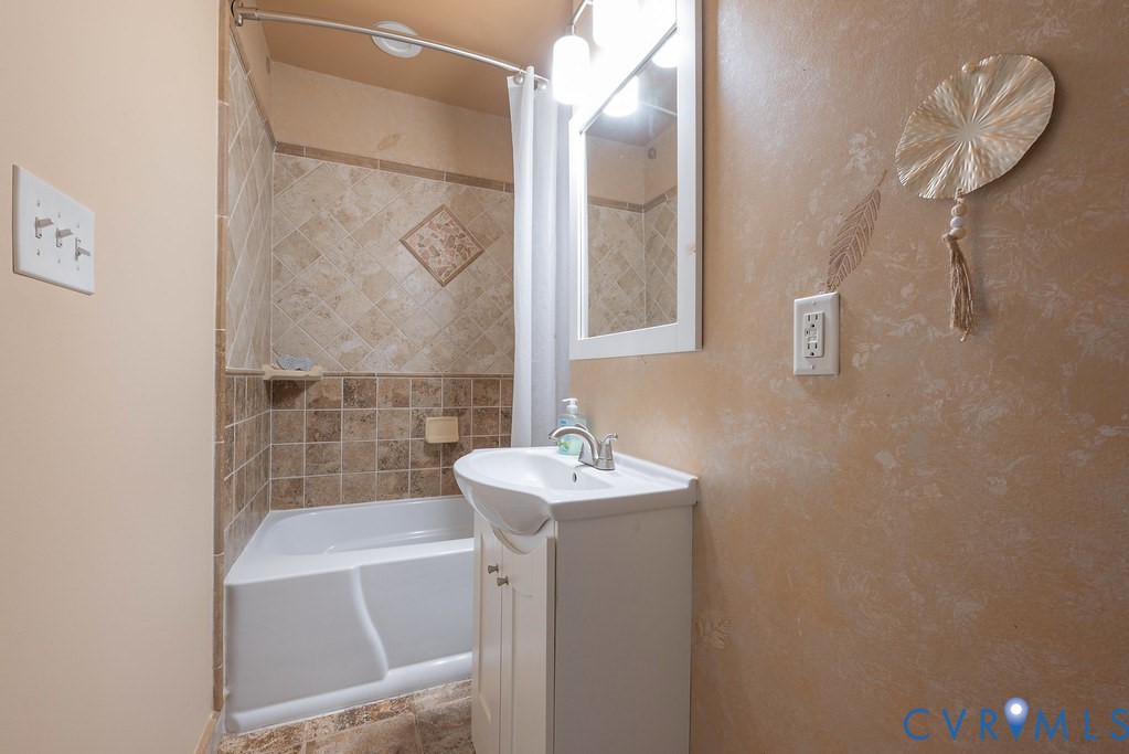 2523 Bent Oaks Drive, Colonial Heights, VA 23834