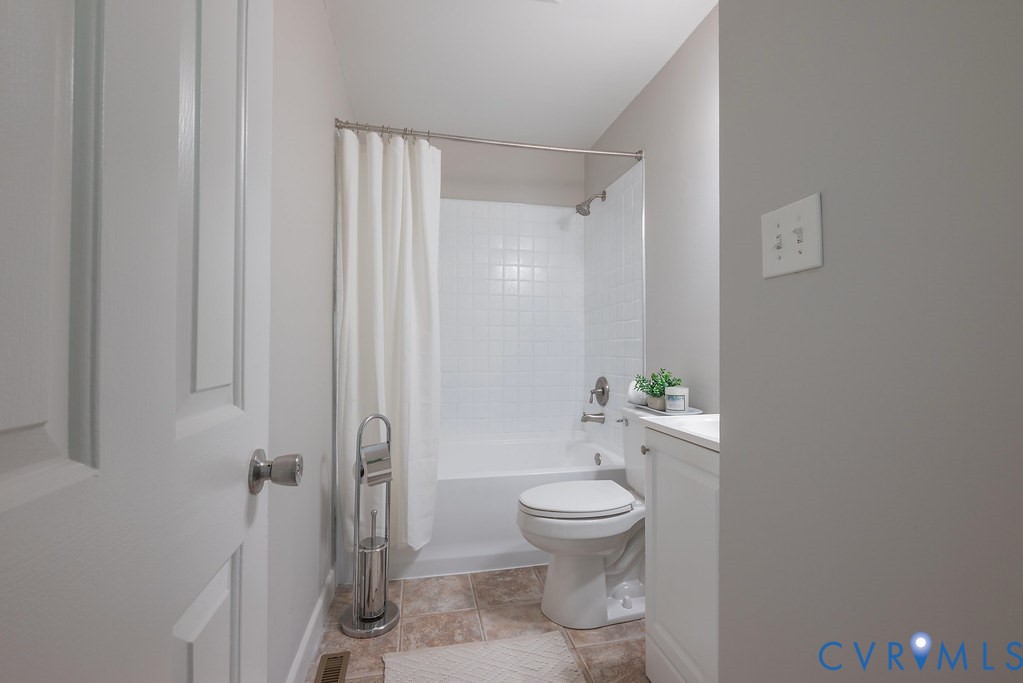 2523 Bent Oaks Drive, Colonial Heights, VA 23834