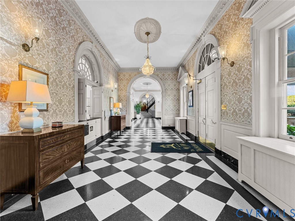 entry hall of the Tuckahoe