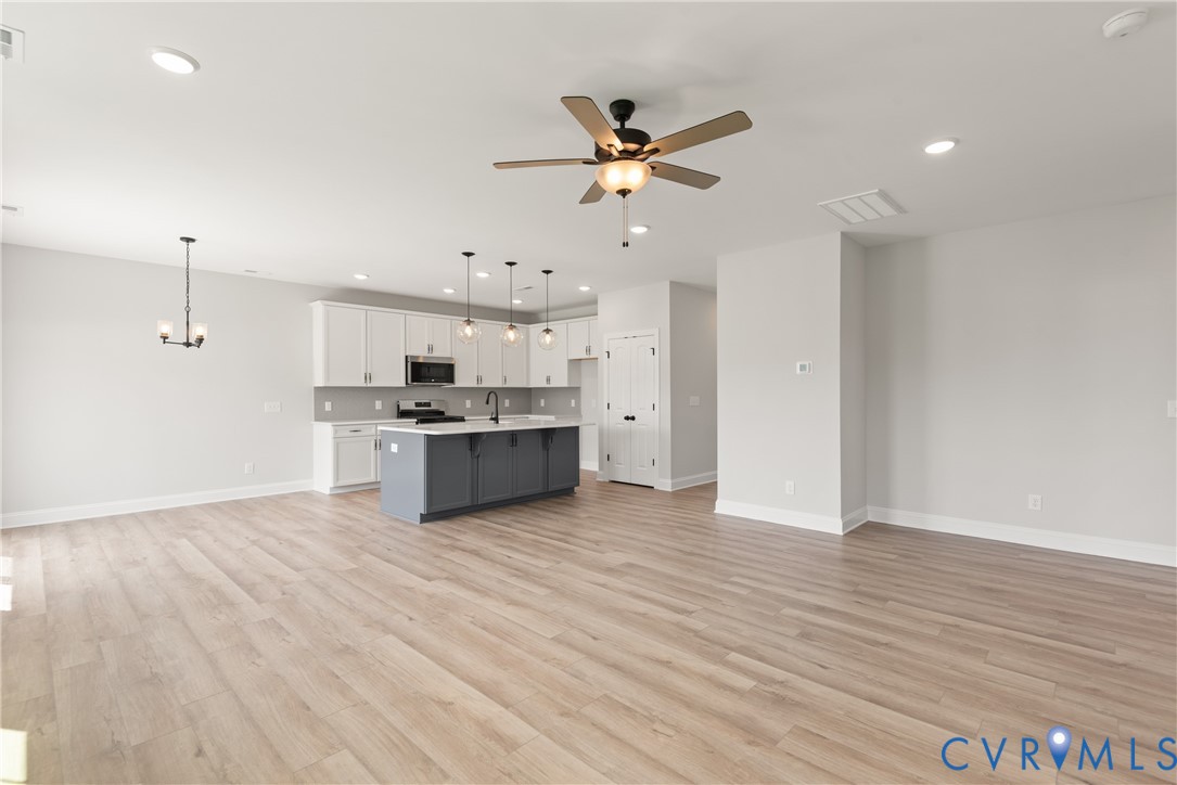 This home is TO BE BUILT. The photo represents the plan, not the actual home. Design selections may vary.