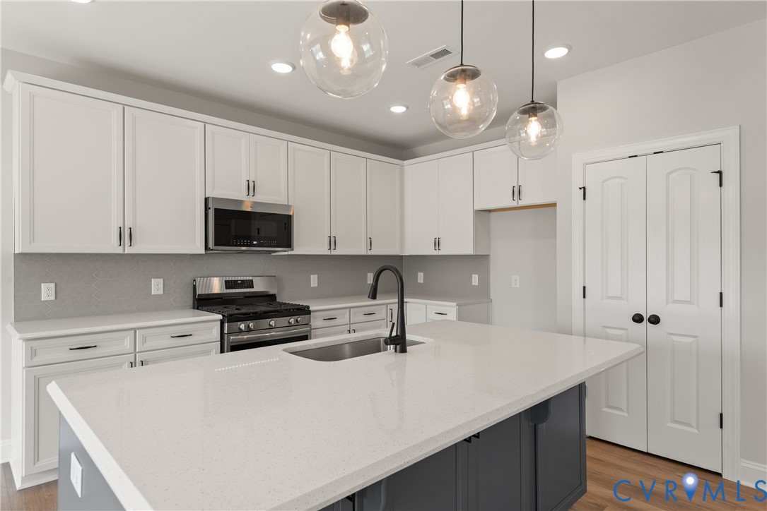 This home is TO BE BUILT. The photo represents the plan, not the actual home. Design selections may vary.