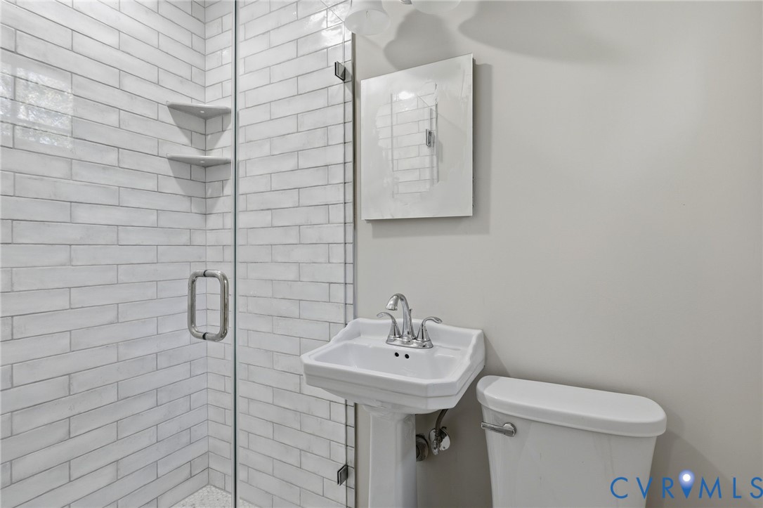 En-suite full bathroom
