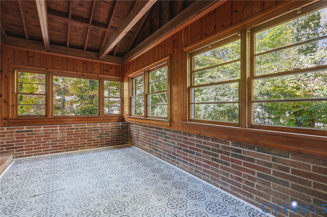Enclosed porch (190 sq ft not included in square footage)
