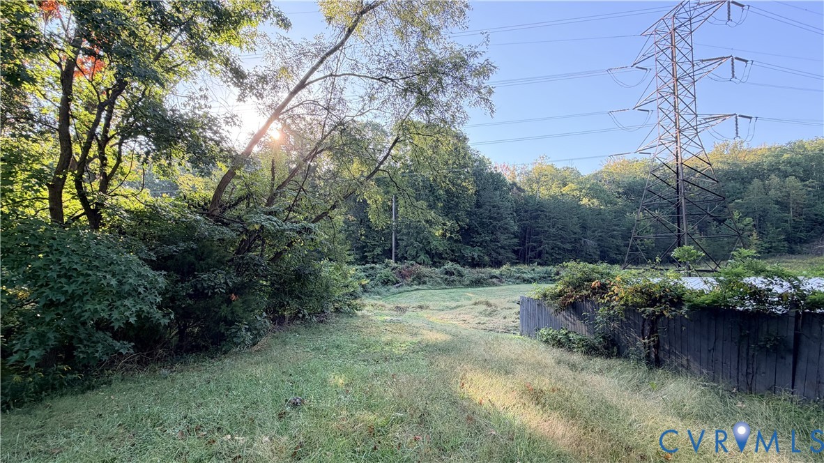 Expansive lot featuring mature trees, natural vegetation, and vertical timber fencing Expansive lot featuring mature trees, natural vegetation, and vertical timber fencing