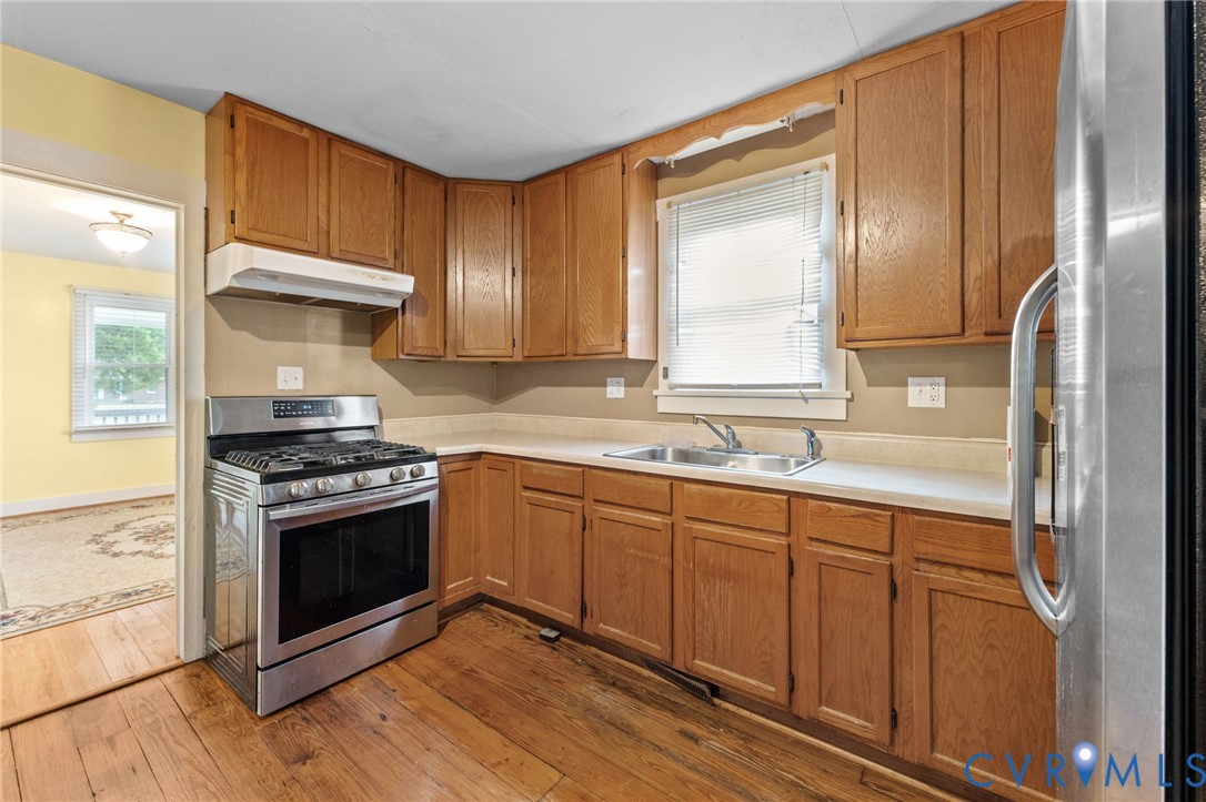 Additional Kitchen photo.